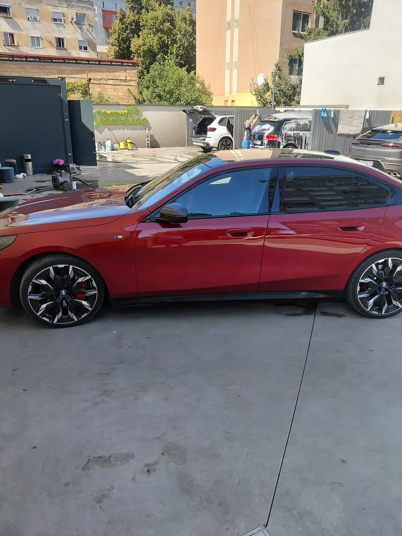 BMW Seria 5 roșu la Spălătoria Jamaica